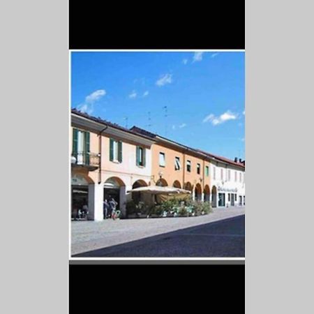 Green Appartamenti I Portici Nel Centro Storico Melzo Eksteriør billede