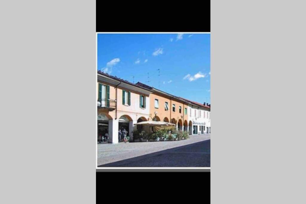Green Appartamenti I Portici Nel Centro Storico Melzo Eksteriør billede
